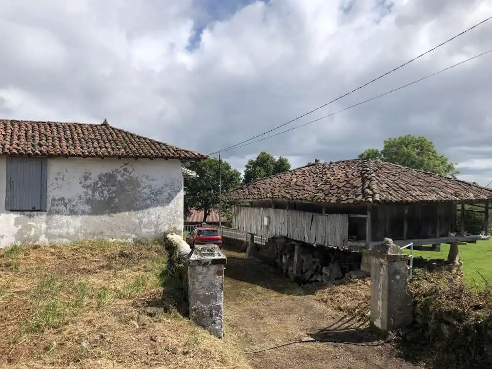 Außenansicht von Haus oder Chalet zum Verkauf in Tineo mit Heizung