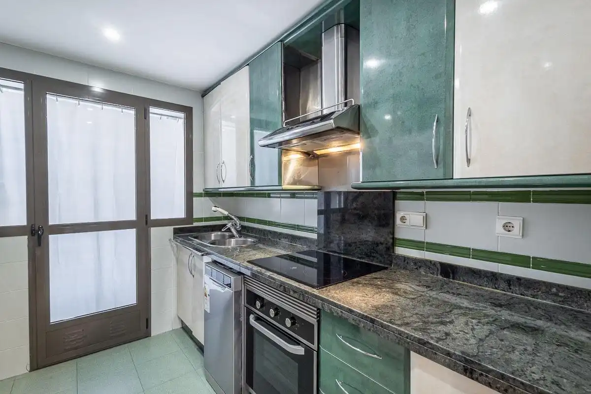 Kitchen of Flat for sale in Granada  with Air Conditioner, Heating and Community pool