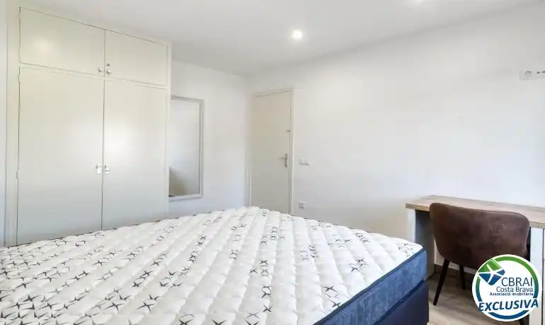 Dormitori de Apartament en venda en Roses amb Calefacció, Moblat i Piscina comunitària