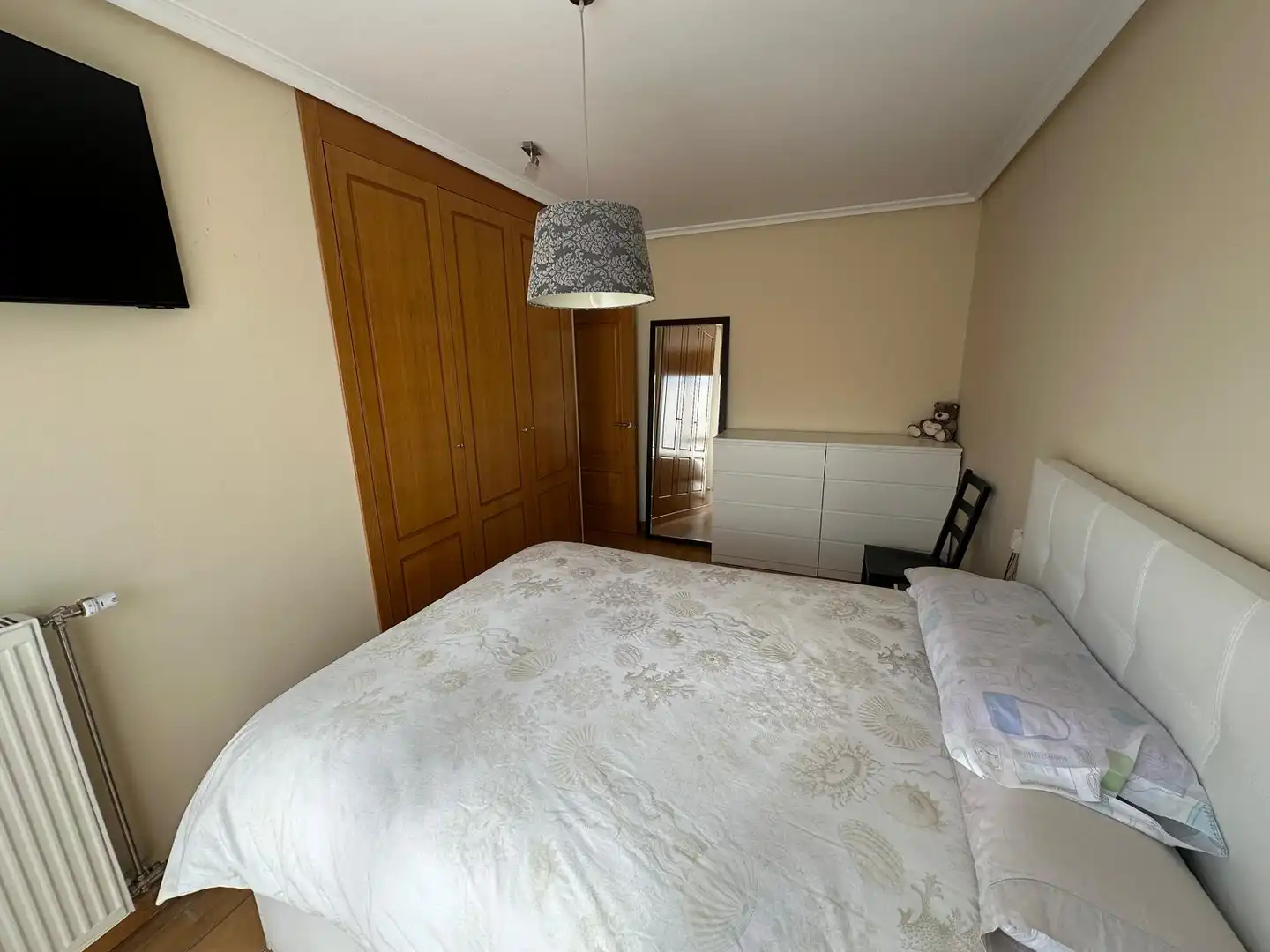 Dormitori de Apartament en venda en Burgos amb Calefacció, Traster i Balcó