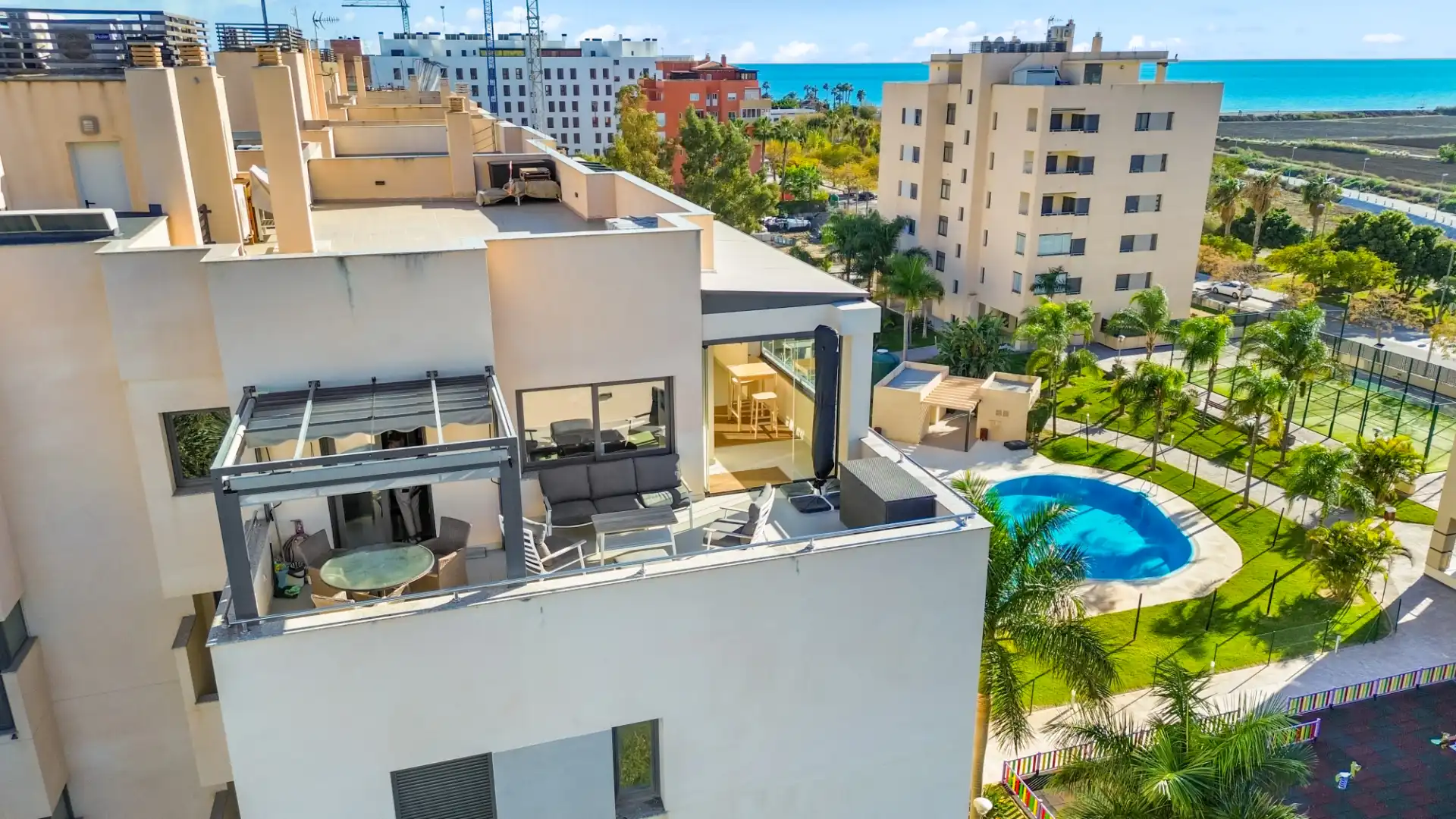 Außenansicht von Dachboden zum Verkauf in Vélez-Málaga mit Klimaanlage, Terrasse und Möbliert