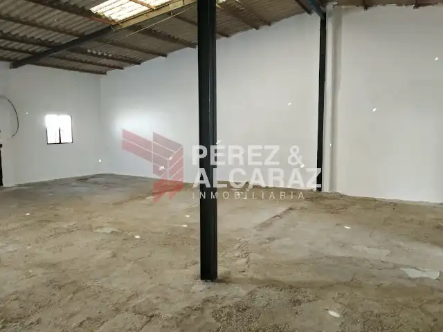 Nave industrial en venta en Palma del Río