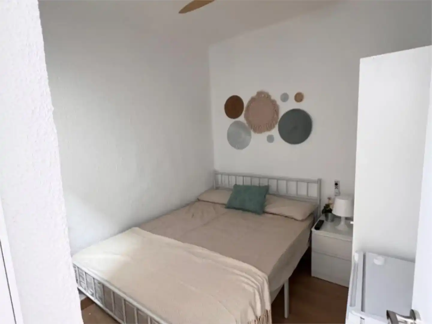 Bedroom of Flat for share in Mislata  with Parquet flooring, Furnished and Oven