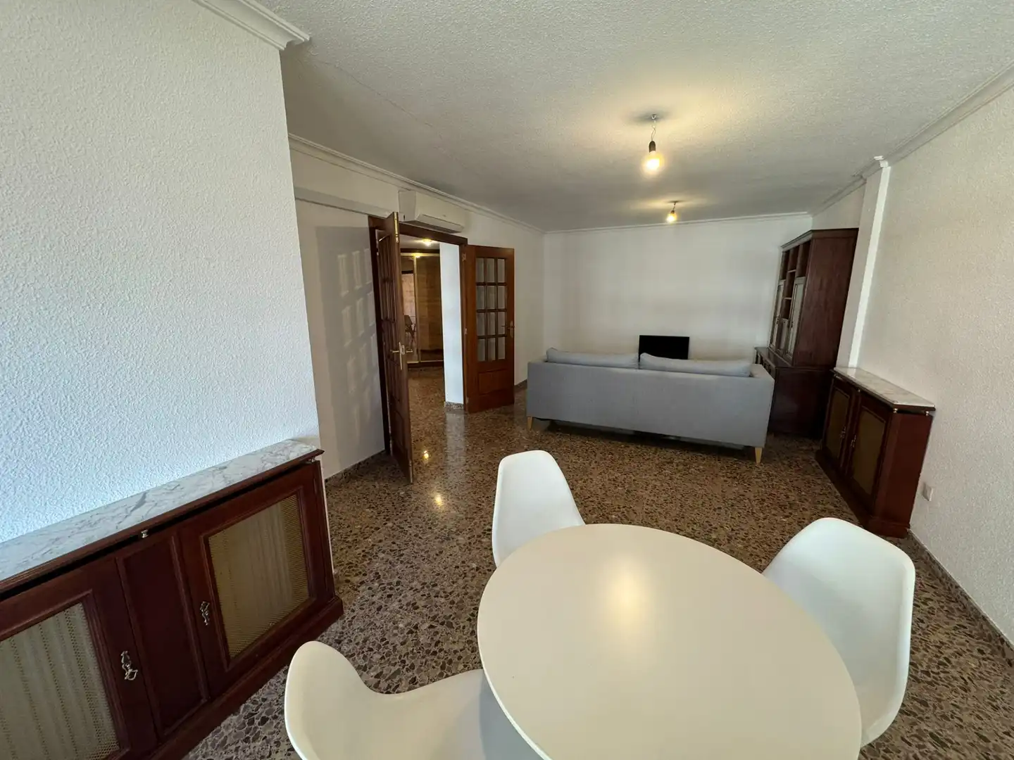 Sala d'estar de Pis de lloguer en Valencia amb Aire condicionat, Moblat i Balcó