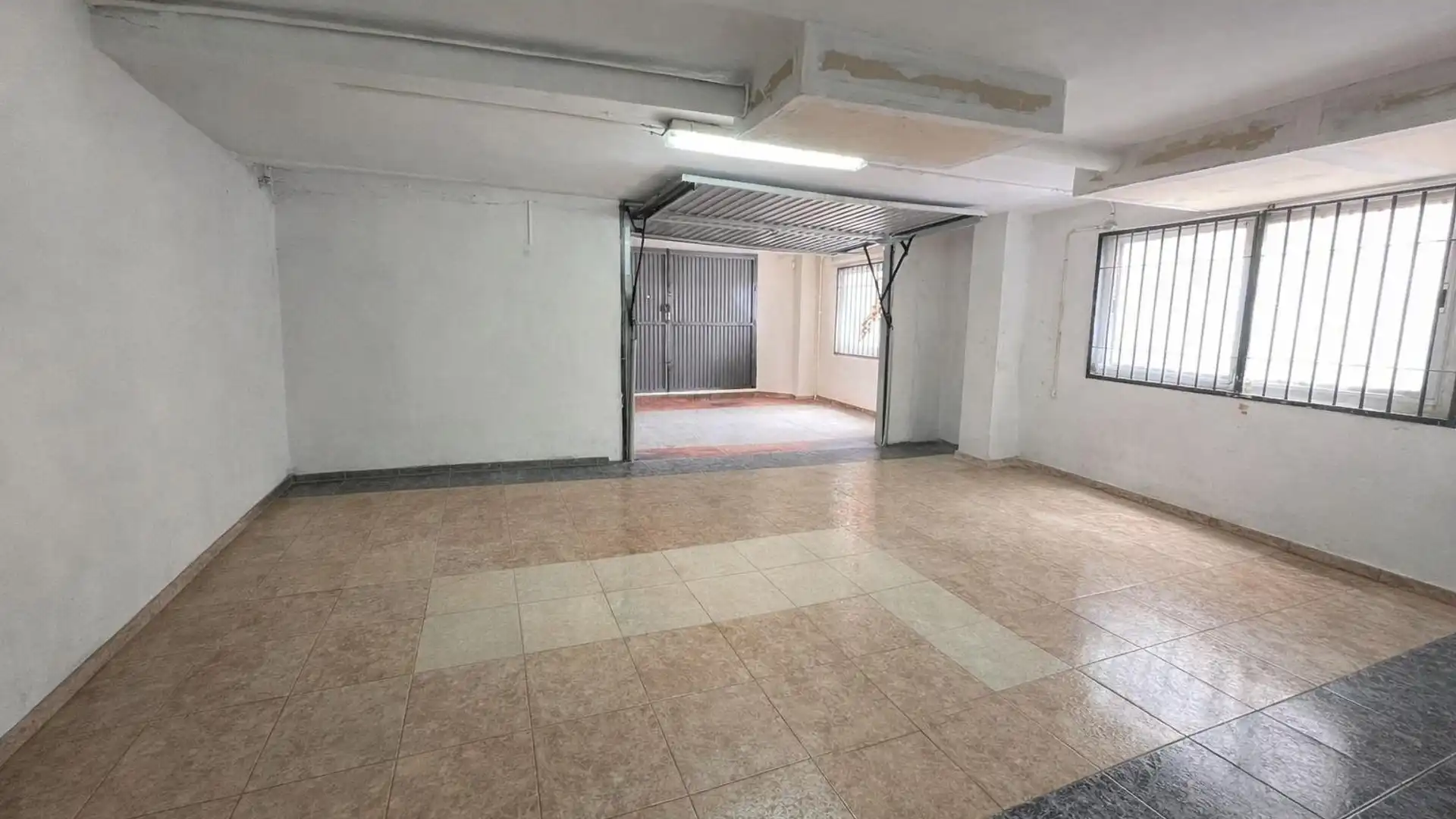 Geschaftsraum zum Verkauf in Maracena mit Klimaanlage und Möbliert