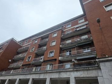 Appartamento con balcone in vendita a Plaza de Luis Hauzeur