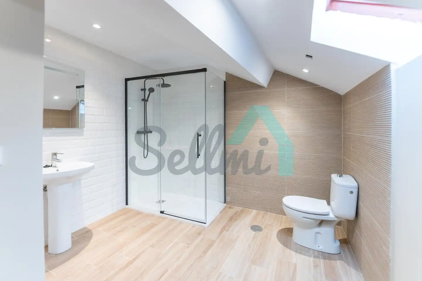 Bathroom of Houses for rent in Gijón   with Heating, Private garden and Terrace