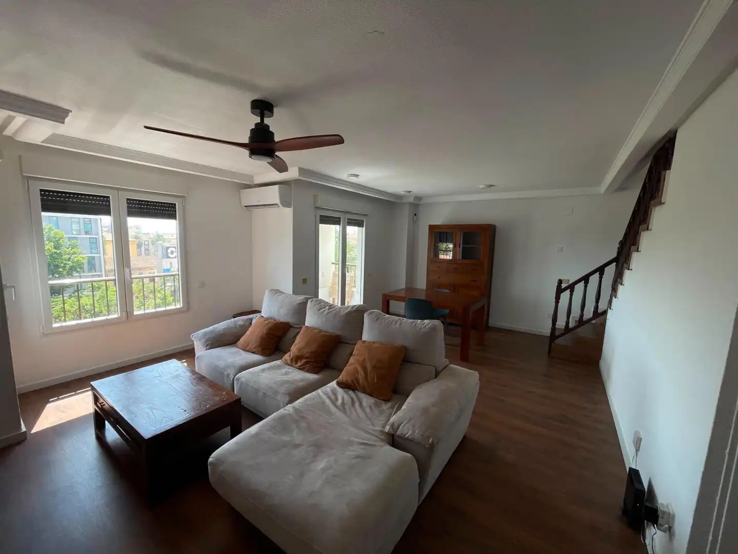Living room of Duplexes for rent in Valencia  with Parquet flooring, Terrace and Furnished