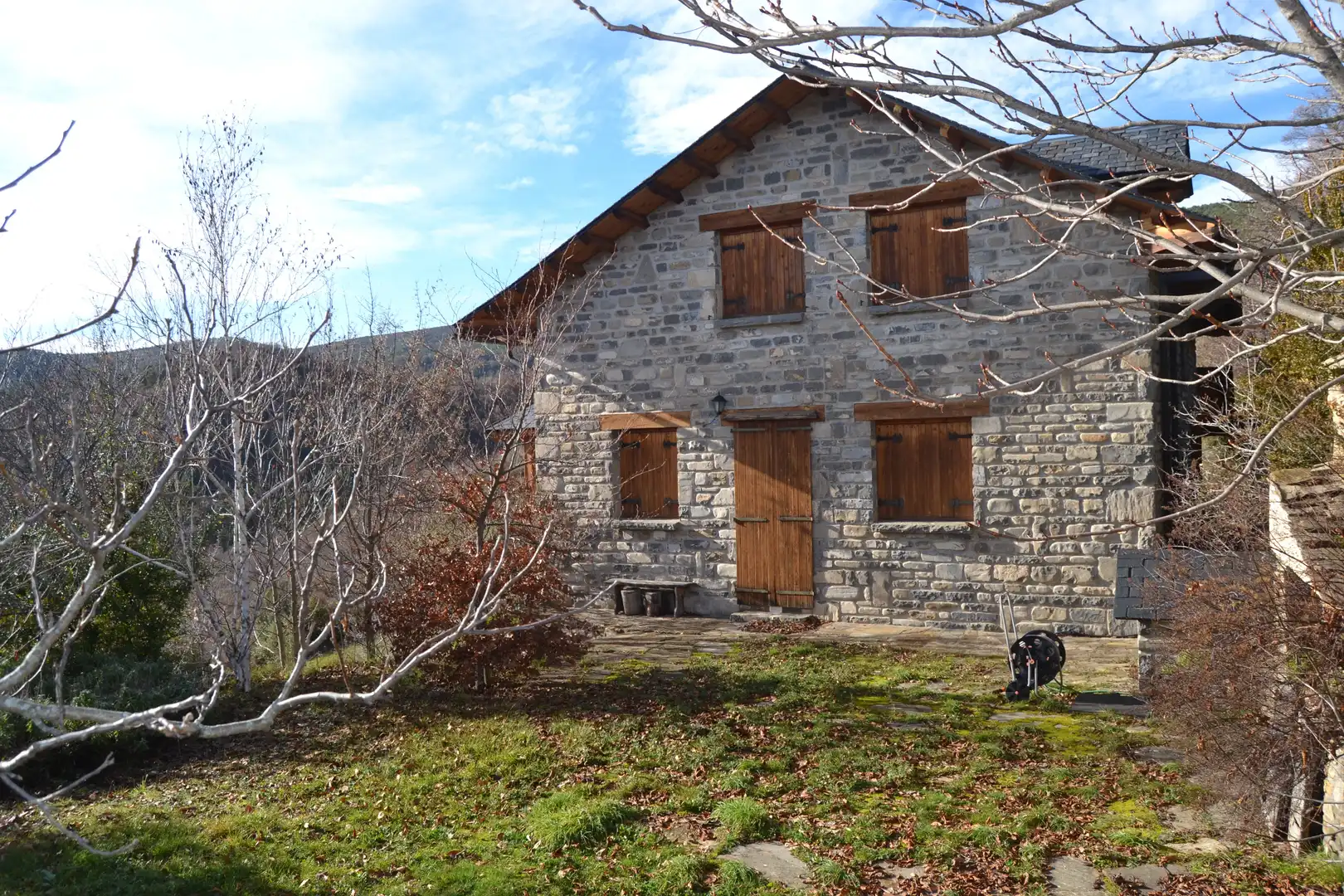 Außenansicht von Haus oder Chalet zum Verkauf in Aisa mit Heizung und Privatgarten