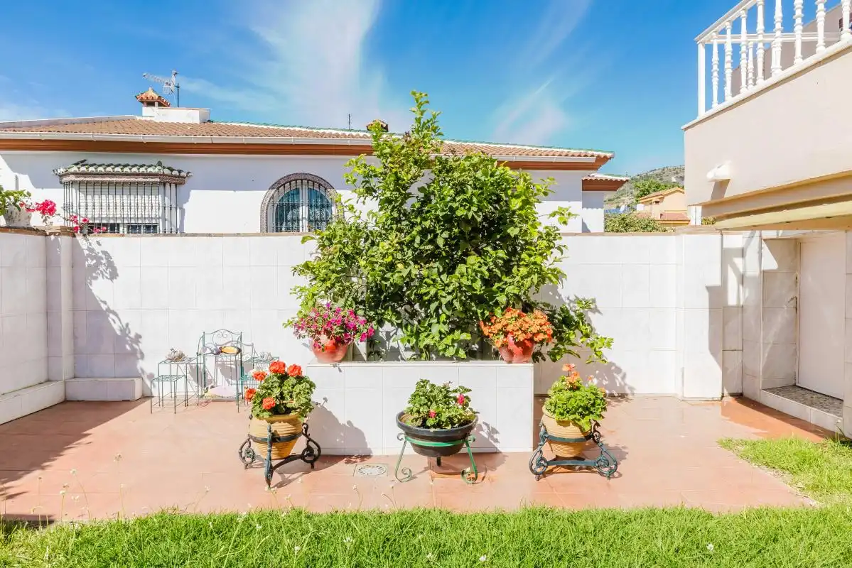 Jardí de Casa adosada en venda en Benalmádena amb Aire condicionat, Calefacció i Jardí privat