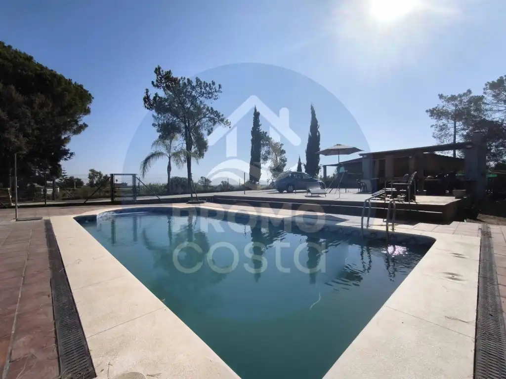 Swimming pool of Country homes for sale in Gibraleón, Huelva