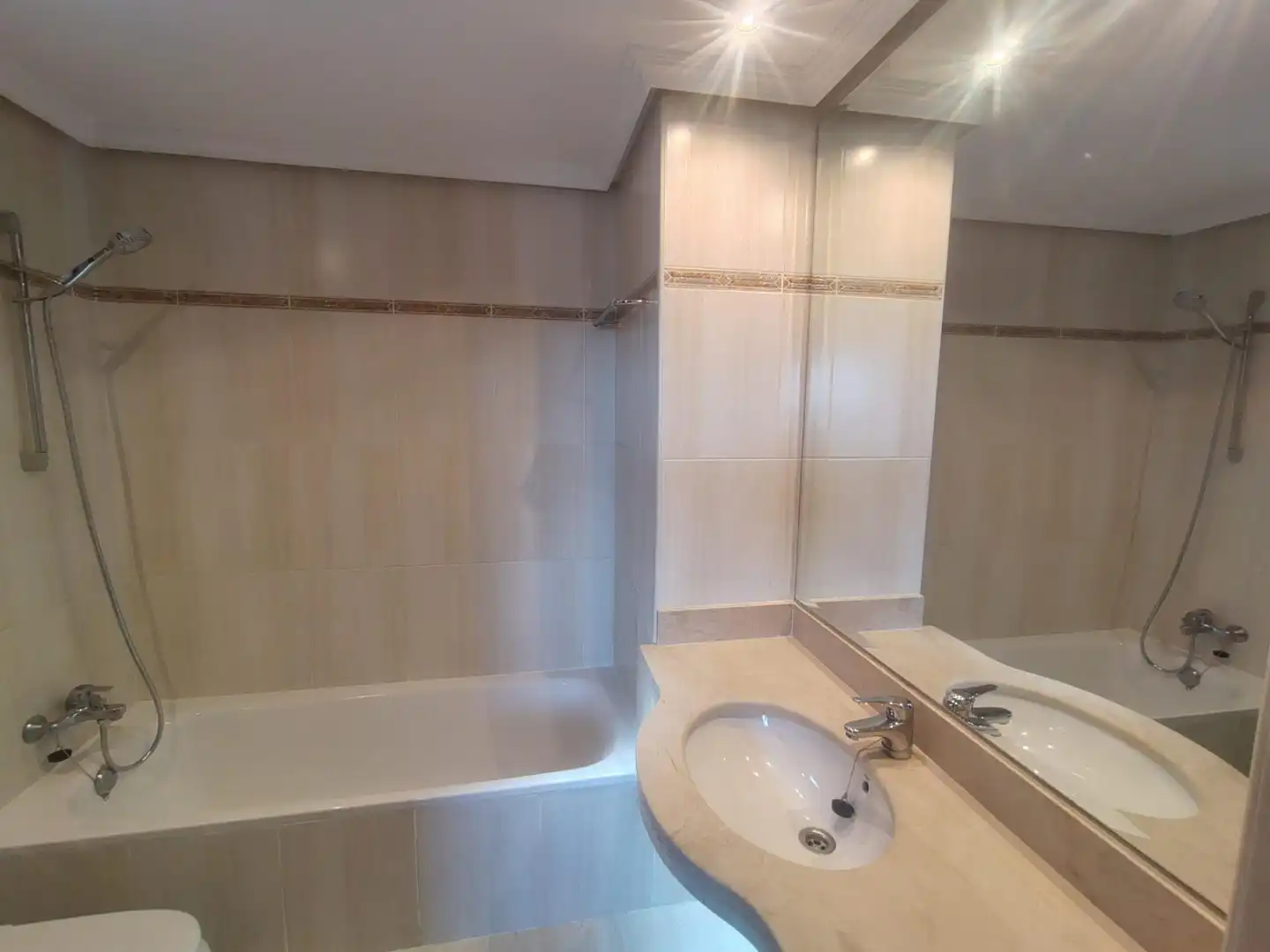 Bany de Pis de lloguer en Valladolid amb Calefacció i Traster