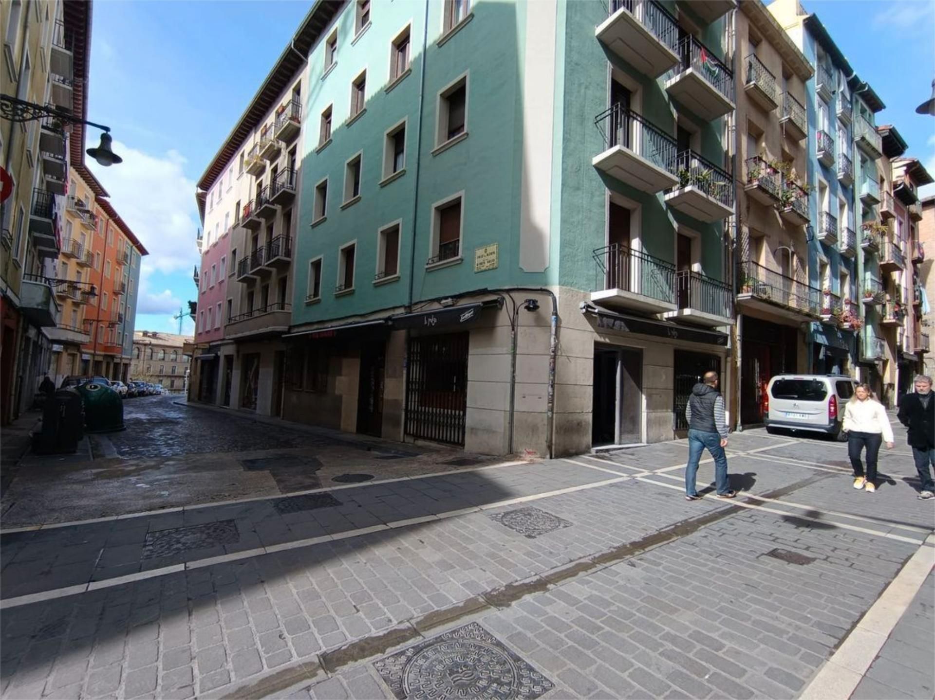Vista exterior de Pis en venda en  Pamplona / Iruña amb Rentadora i Balcó