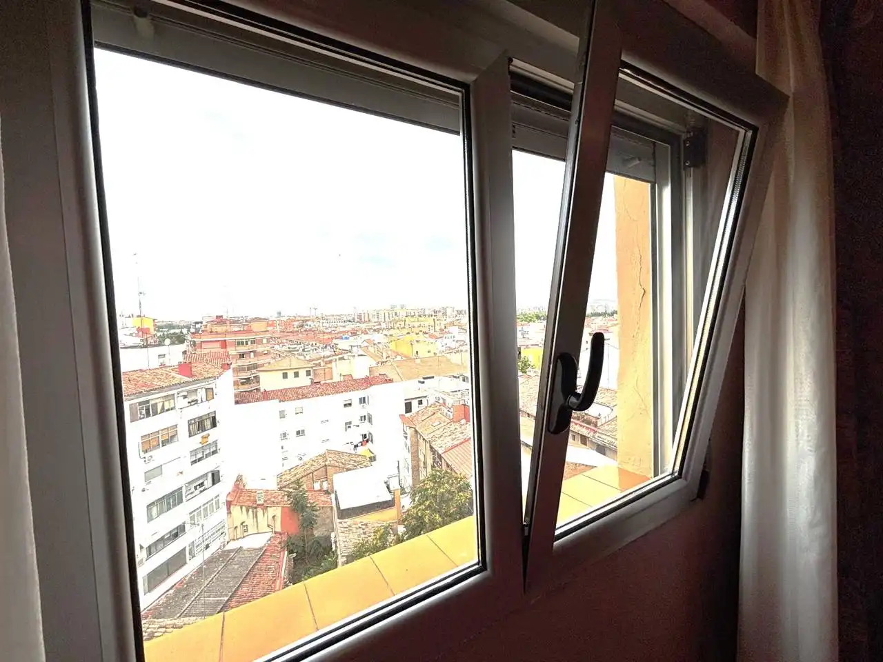 Habitación de Piso en venta en Zaragoza con Calefacción y Amueblado