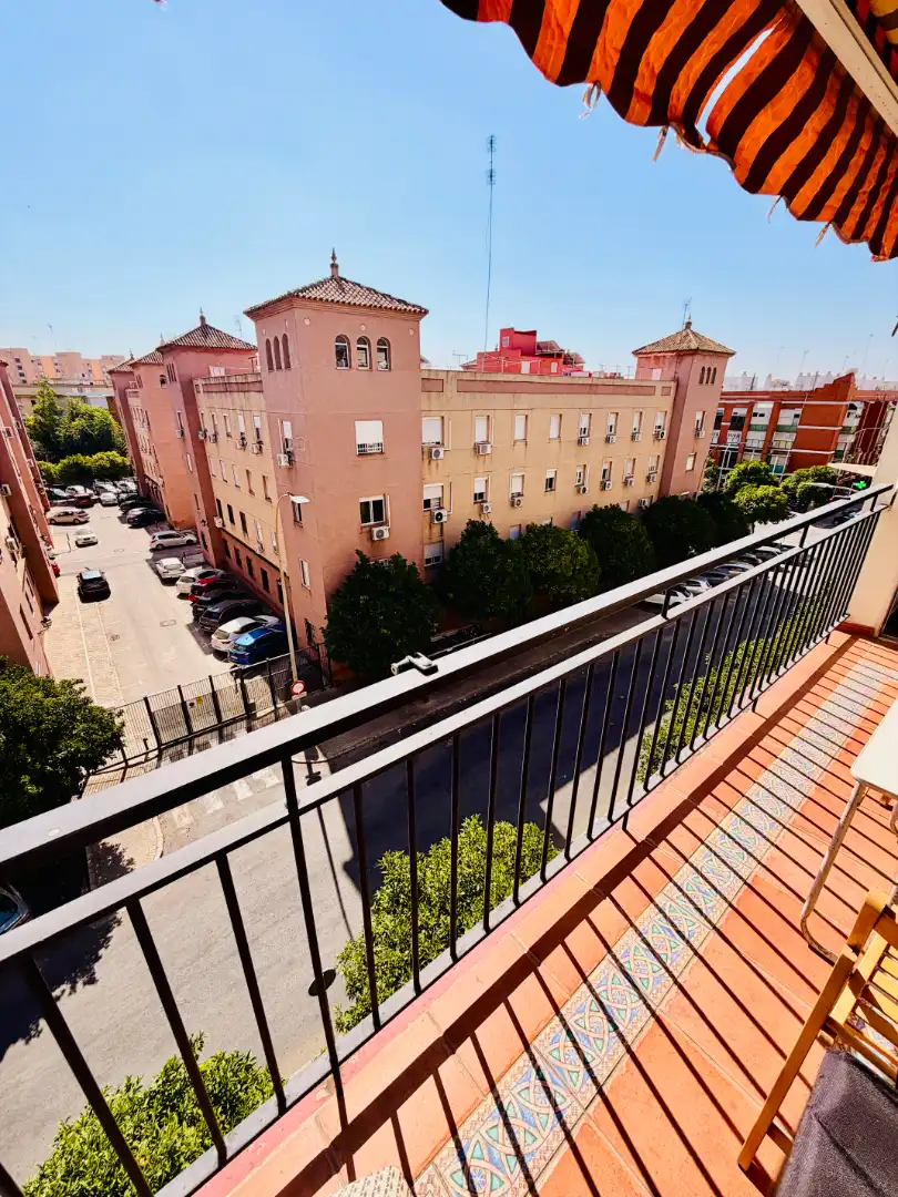 Exterior view of Flat for sale in Sevilla  with Air Conditioner and Terrace