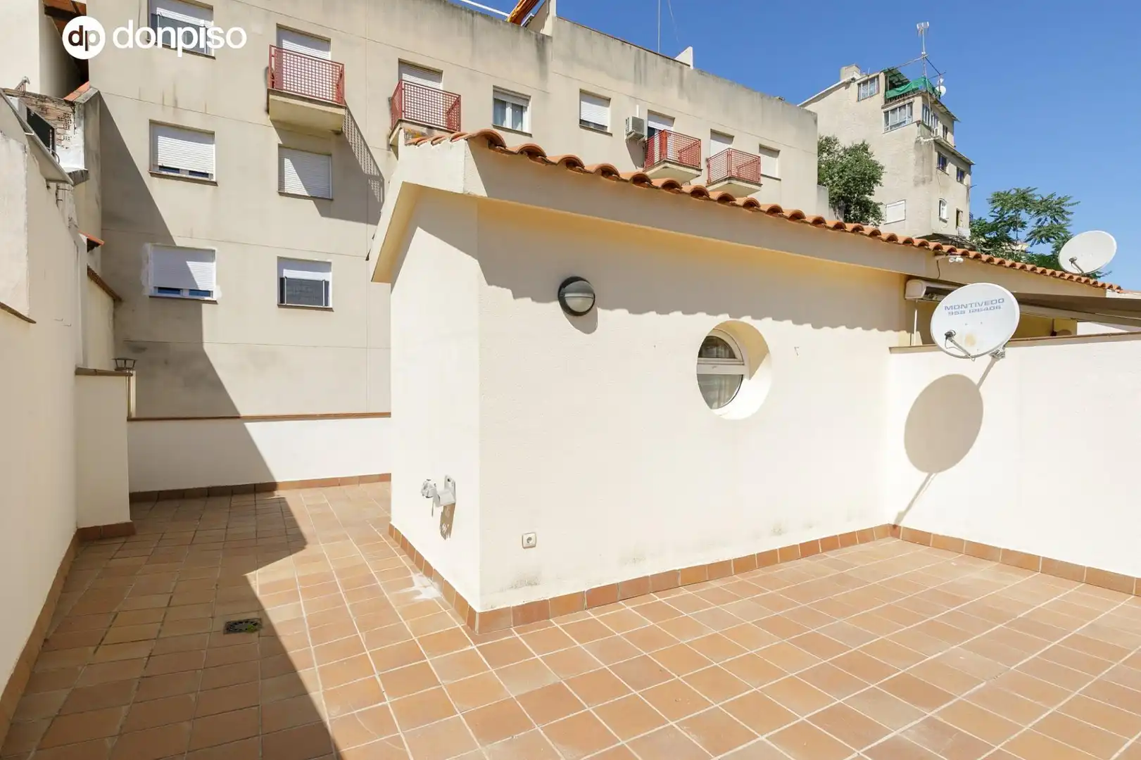 Vista exterior de Casa adosada en venta en Granada con Aire acondicionado, Calefacción y Terraza