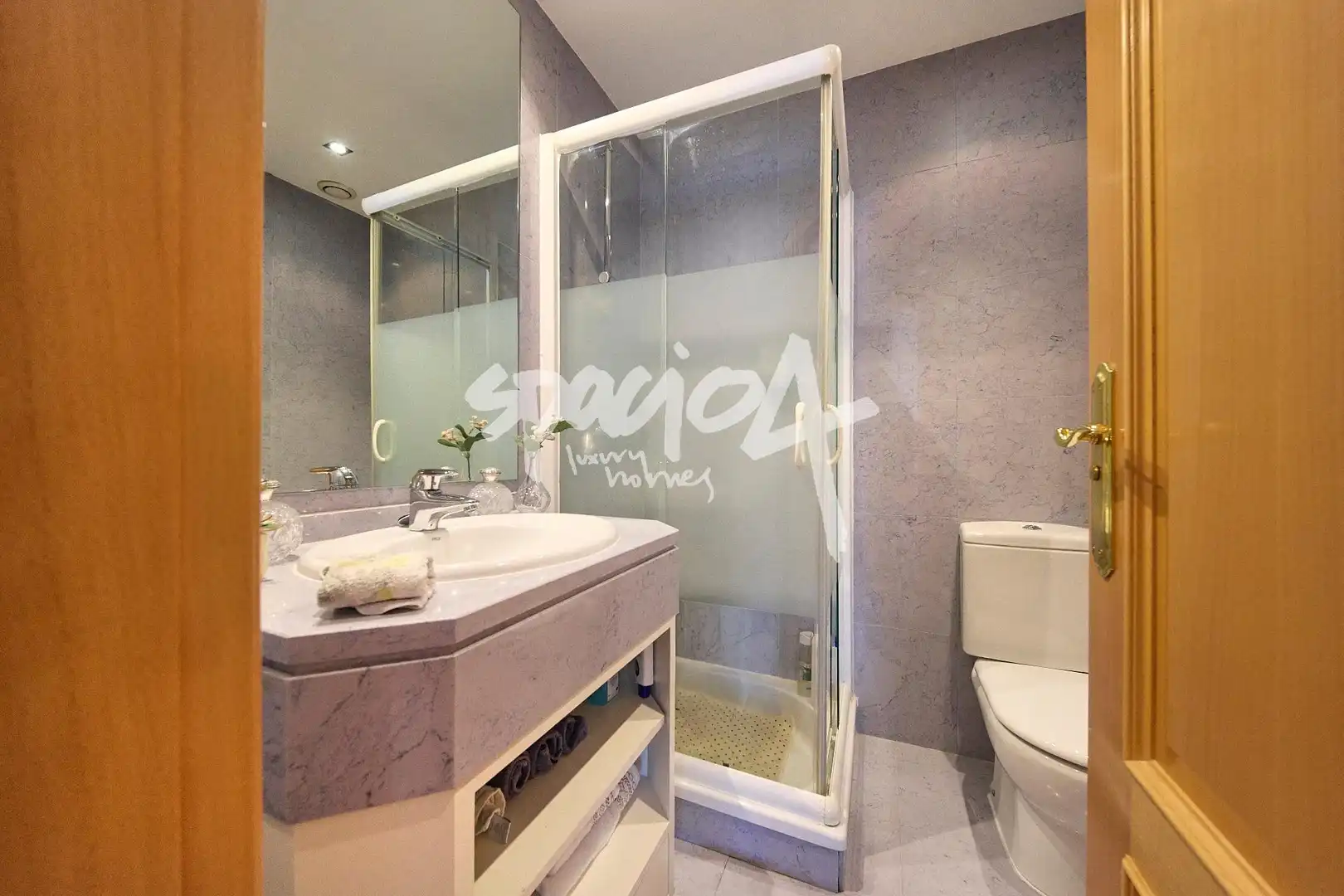 Badezimmer von Dachboden zum Verkauf in Majadahonda mit Heizung, Terrasse und Abstellraum