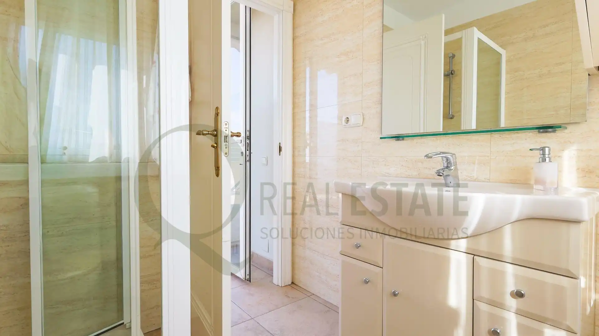 Badezimmer von Dachboden zur Miete in Alicante / Alacant mit Klimaanlage, Privatgarten und Terrasse