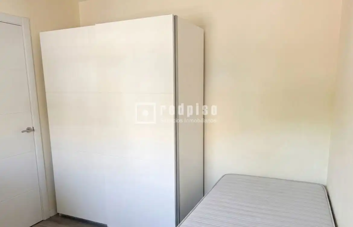 Bedroom of Flat for rent in Sevilla  with Air Conditioner, Heating and Terrace