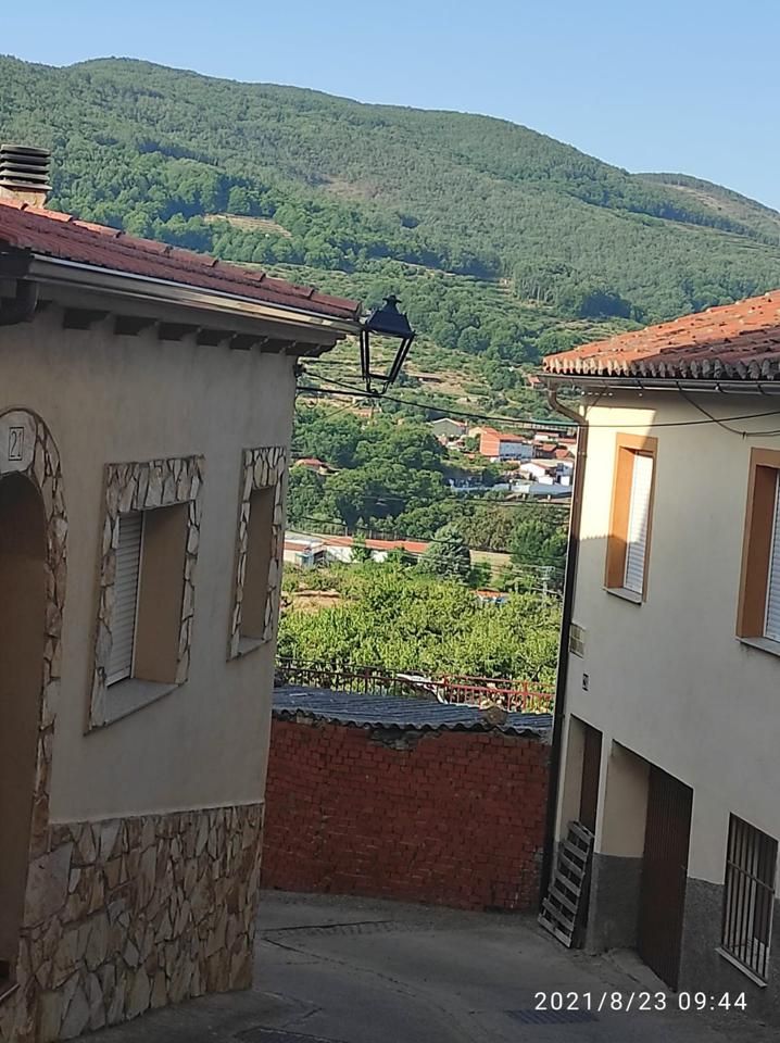 Vista exterior de Finca rústica en venda en Cabrero amb Moblat