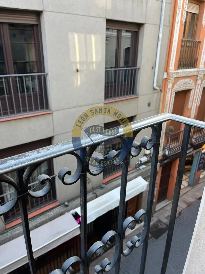Terrassa de Apartament en venda en León Capital  amb Calefacció, Parquet i Traster