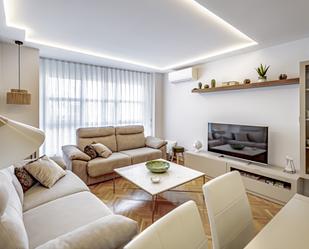 Living room of Flat to rent in  Madrid Capital  with Air Conditioner, Heating and Parquet flooring