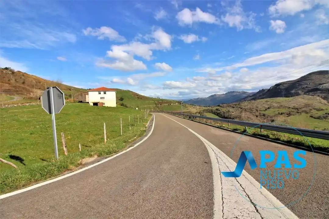 Vista exterior de Casa o xalet en venda en Solórzano amb Jardí privat