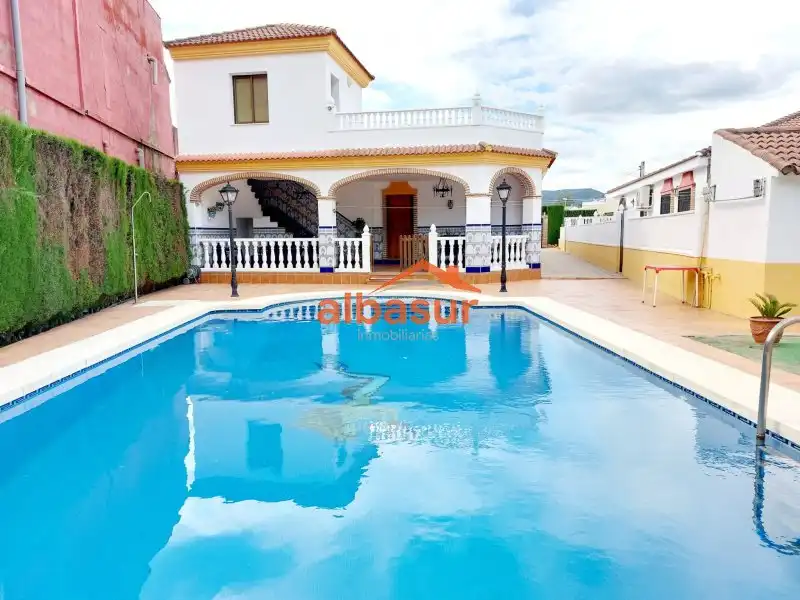 Piscina de Casa o xalet en venda en Córdoba amb Aire condicionat, Calefacció i Jardí privat