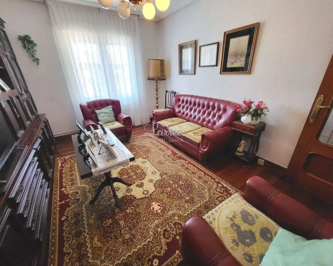 Sala d'estar de Pis en venda en Amorebieta-Etxano amb Calefacció, Traster i Balcó