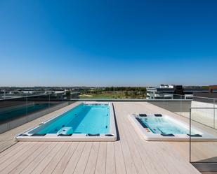 Swimming pool of Flat to rent in Pozuelo de Alarcón  with Air Conditioner, Heating and Terrace