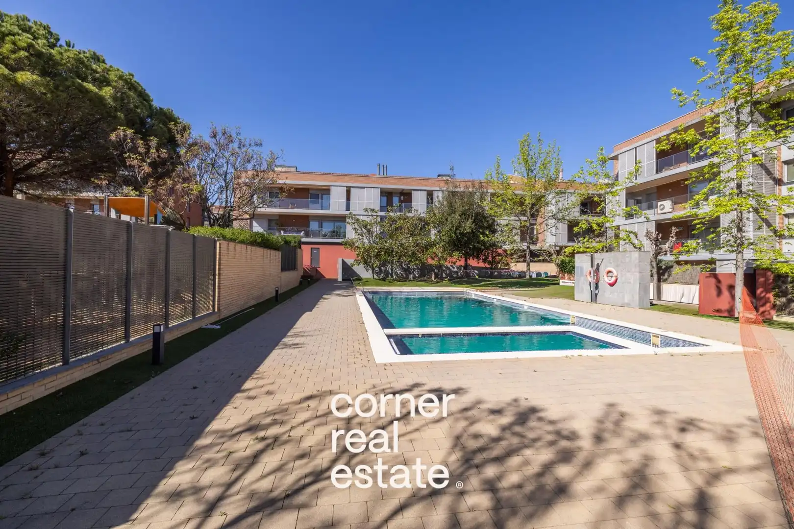 Vista exterior de Àtic en venda en Sant Cugat del Vallès amb Calefacció, Parquet i Terrassa