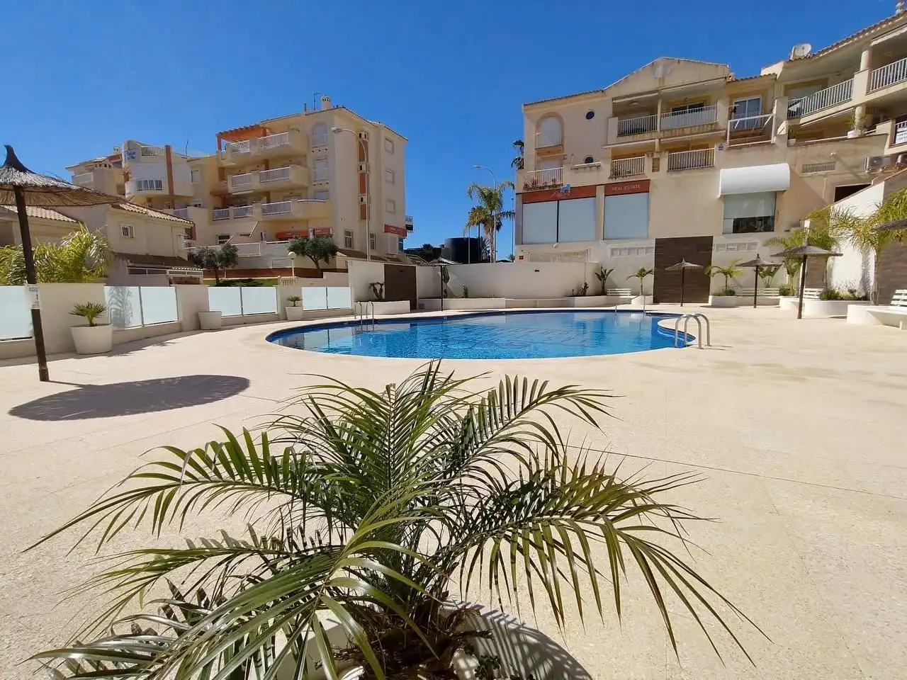 Piscina de Ático de alquiler en Orihuela con Aire acondicionado, Terraza y Amueblado