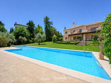 House with pool for sale in Callejón de la Bastida