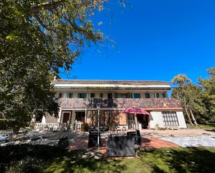 Vista exterior de Finca rústica en venda en Canalejas del Arroyo amb Calefacció, Jardí privat i Terrassa