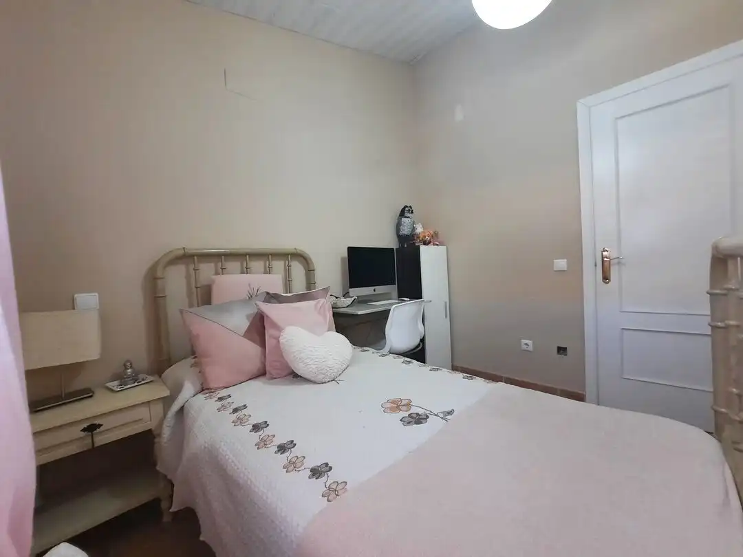 Schlafzimmer von Einfamilien-Reihenhaus zum Verkauf in Escalona mit Klimaanlage, Heizung und Terrasse