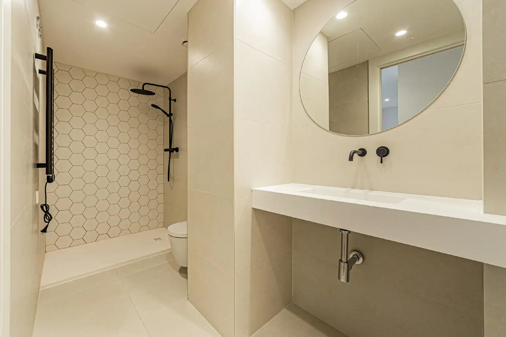Bathroom of Duplexes for sale in Barcelona  with Air Conditioner, Heating and Private garden