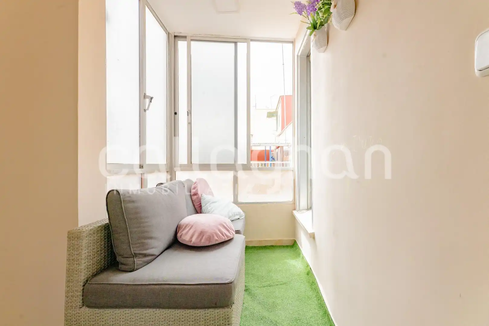 Balcony of Flat for sale in Silla  with Air Conditioner, Terrace and Furnished