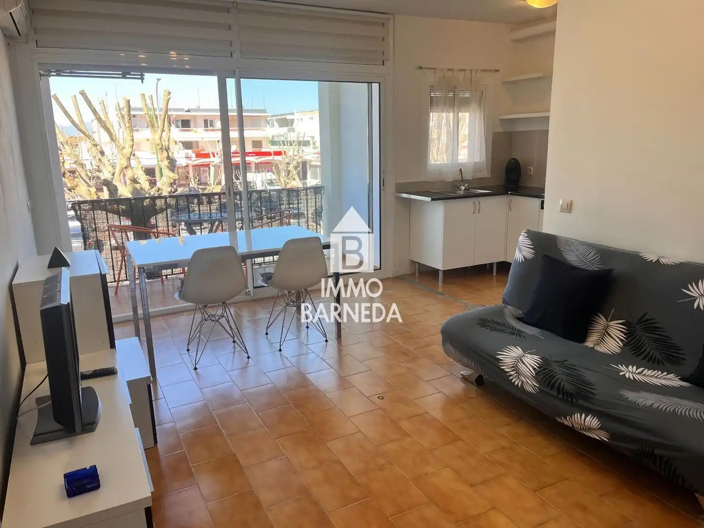 Außenansicht von Wohnung zum Verkauf in Empuriabrava mit Klimaanlage, Heizung und Terrasse