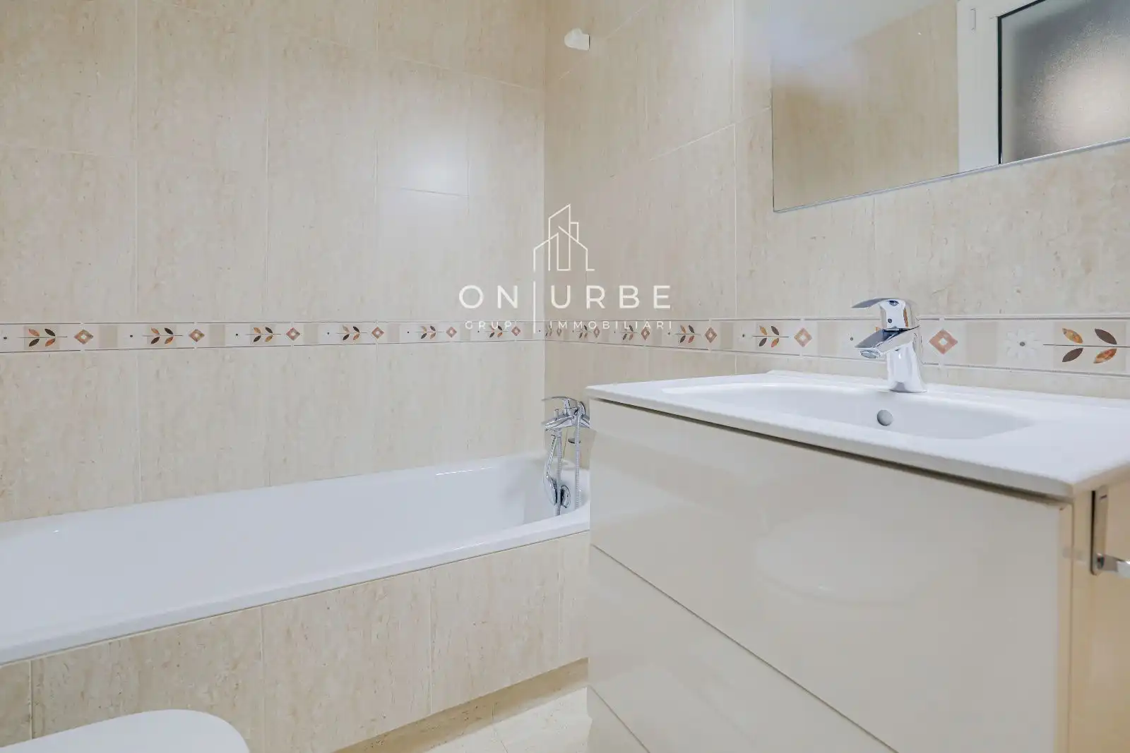 Bathroom of Flat for sale in Barcelona  with Air Conditioner