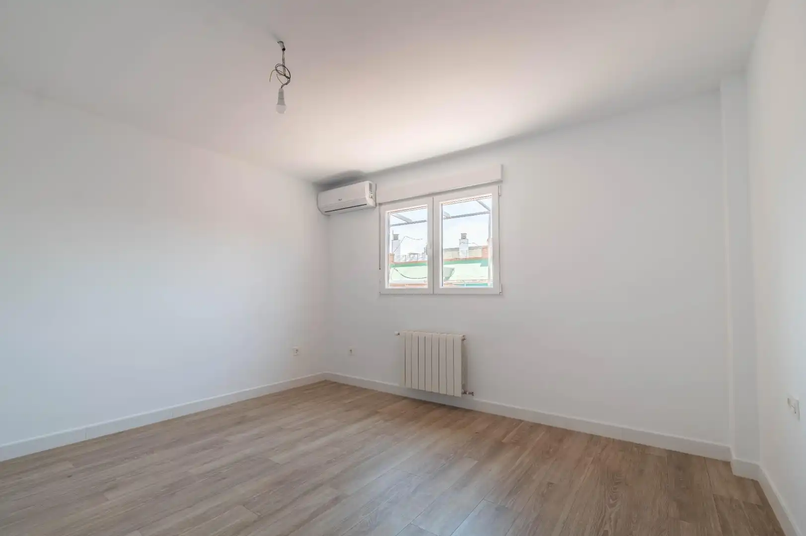 Habitación de Ático en venta en Granada con Aire acondicionado, Calefacción y Terraza