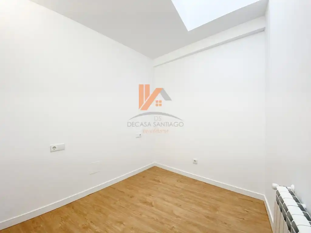 Casa adosada en venta en Santiago de Compostela  con Balcón