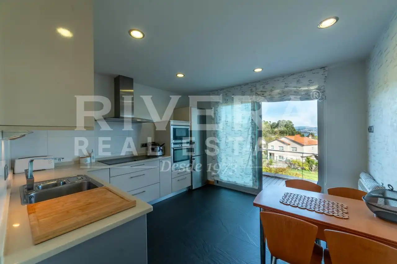 Cocina de Casa o chalet en venta en Poio con Calefacción, Jardín privado y Terraza