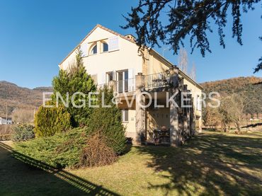 Casa amb balcó en venda a La Vall d'en Bas