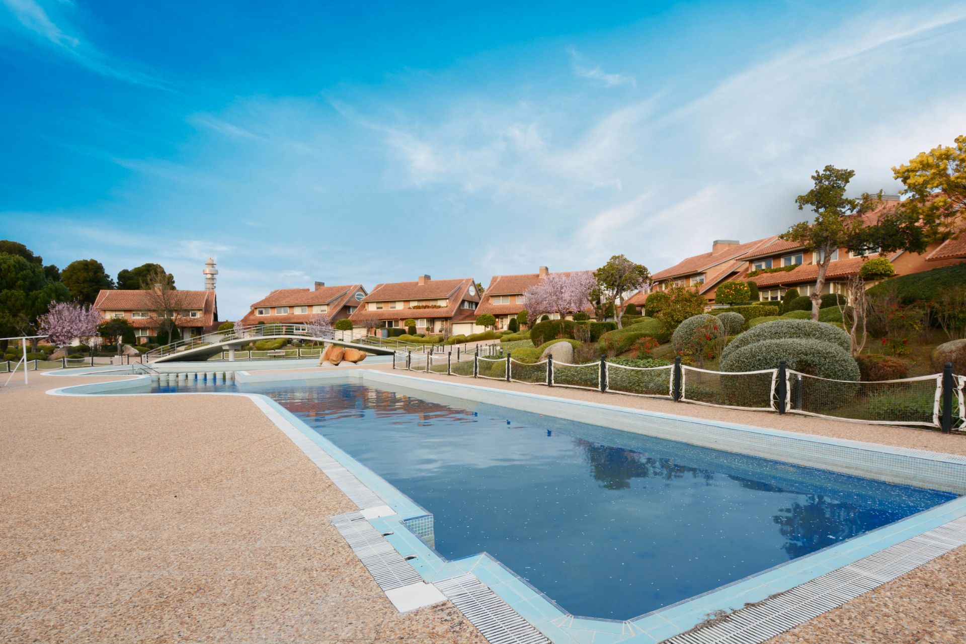 Swimming pool of Single-family semi-detached to rent in  Zaragoza Capital  with Air Conditioner, Heating and Private garden
