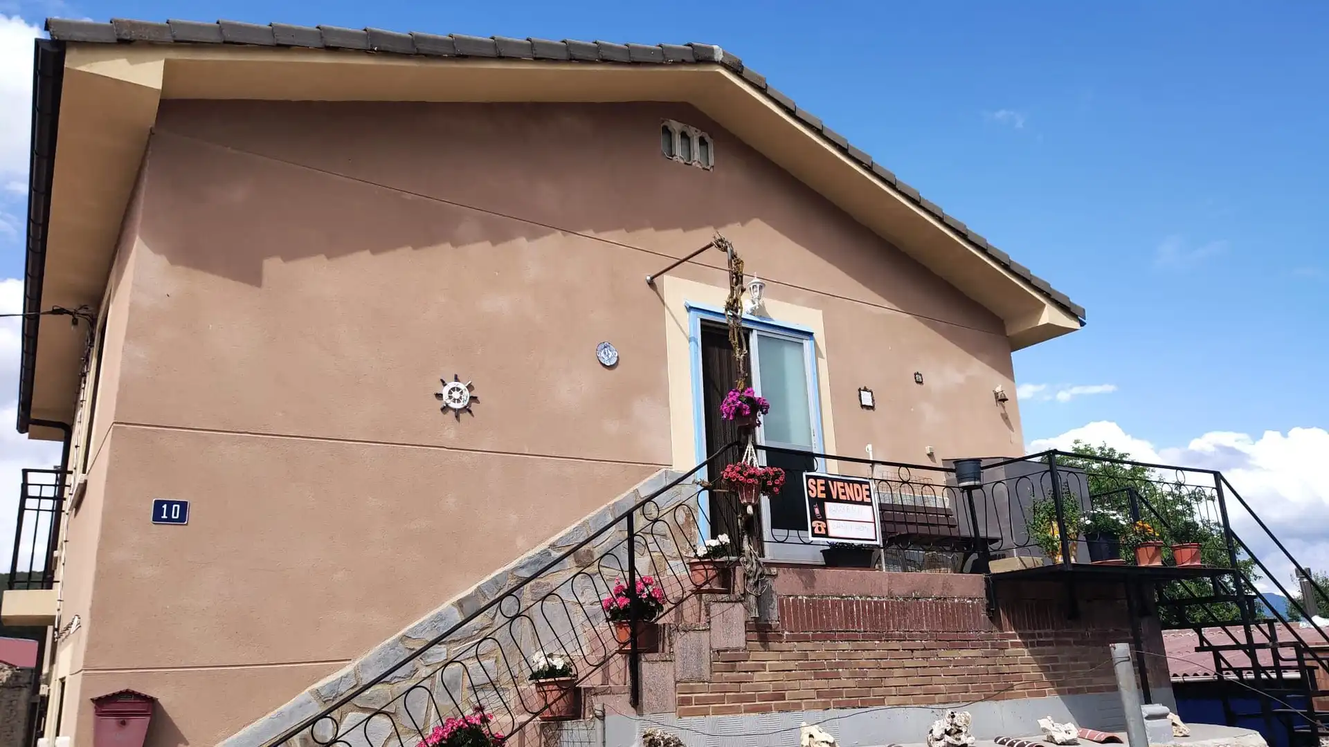Vista exterior de Casa o xalet en venda en Oña amb Jardí privat, Terrassa i Traster