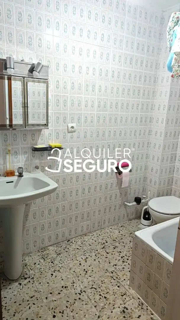 Baño de Piso de alquiler en Aranda de Duero con Calefacción, Terraza y Trastero