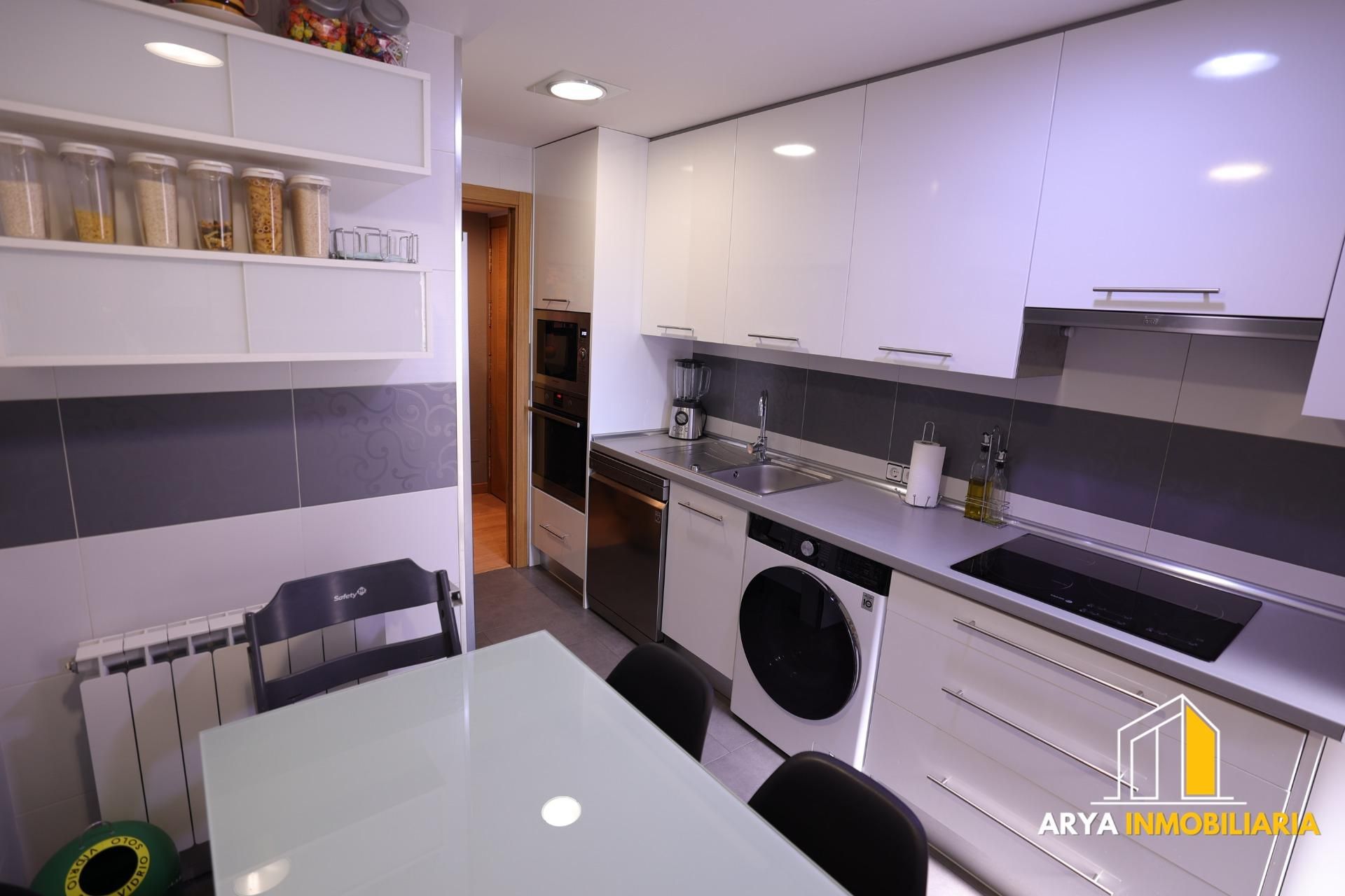 Kitchen of Flat for sale in Torrejón de Ardoz  with Air Conditioner, Heating and Community pool
