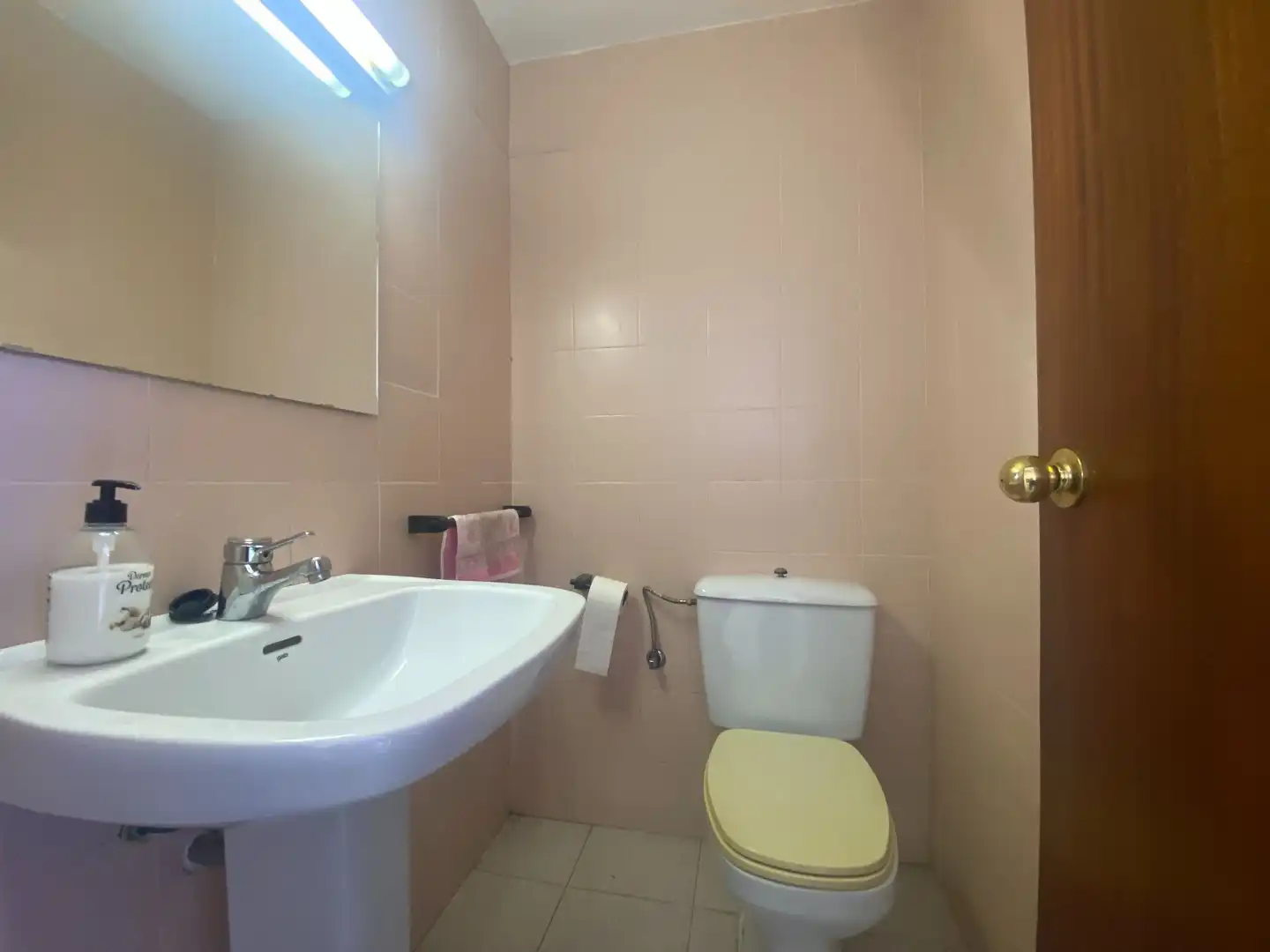Baño de Casa adosada en venta en Girona con Calefacción, Jardín privado y Terraza