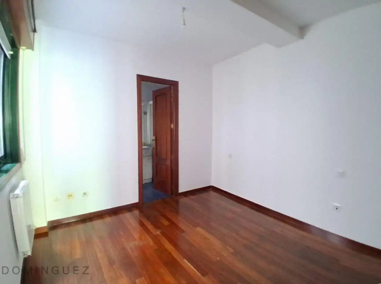 Bedroom of Flat for rent in Vigo   with Heating and Storage room