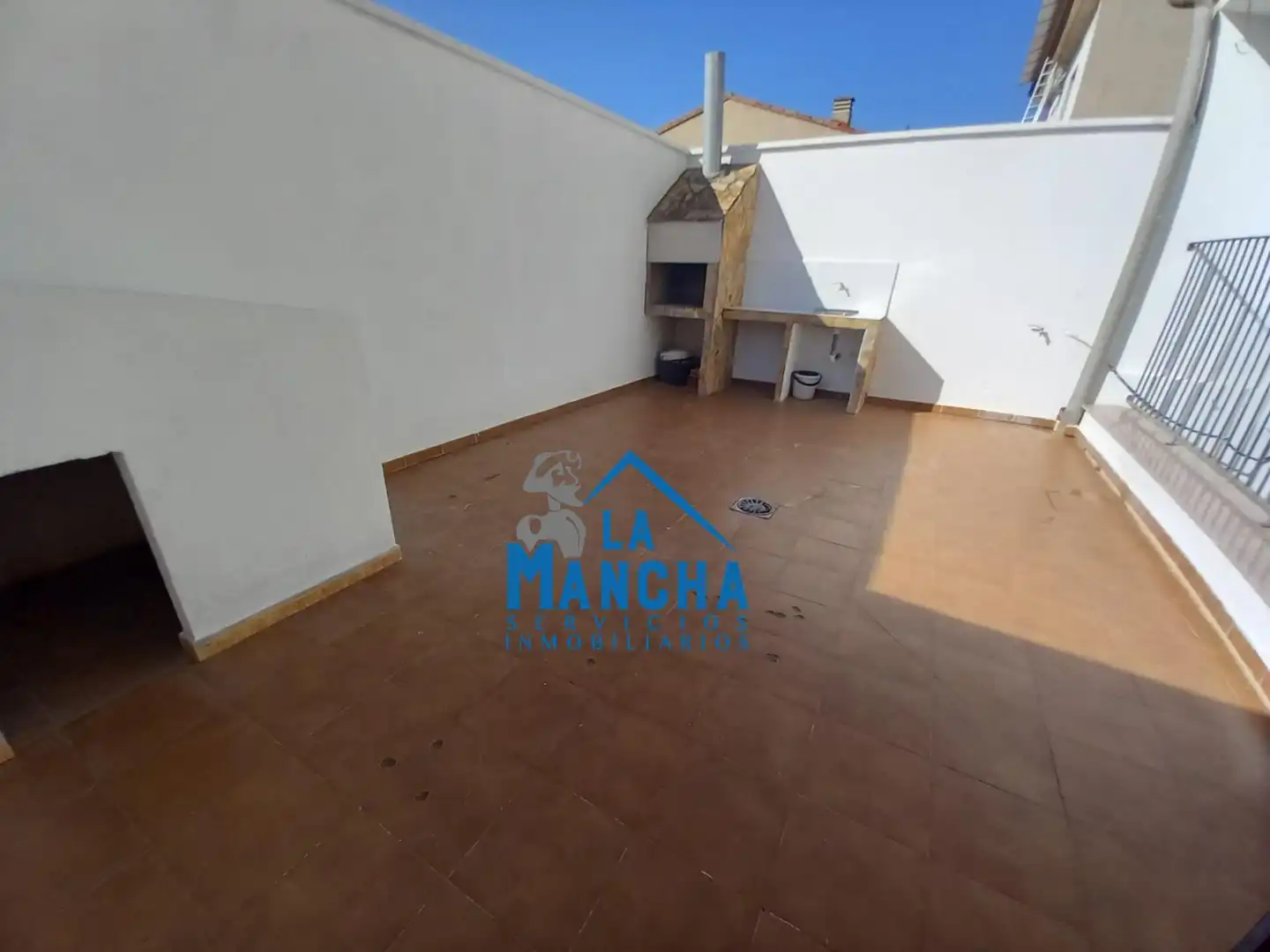 Terrassa de Casa adosada en venda en Madrigueras amb Calefacció, Terrassa i Traster